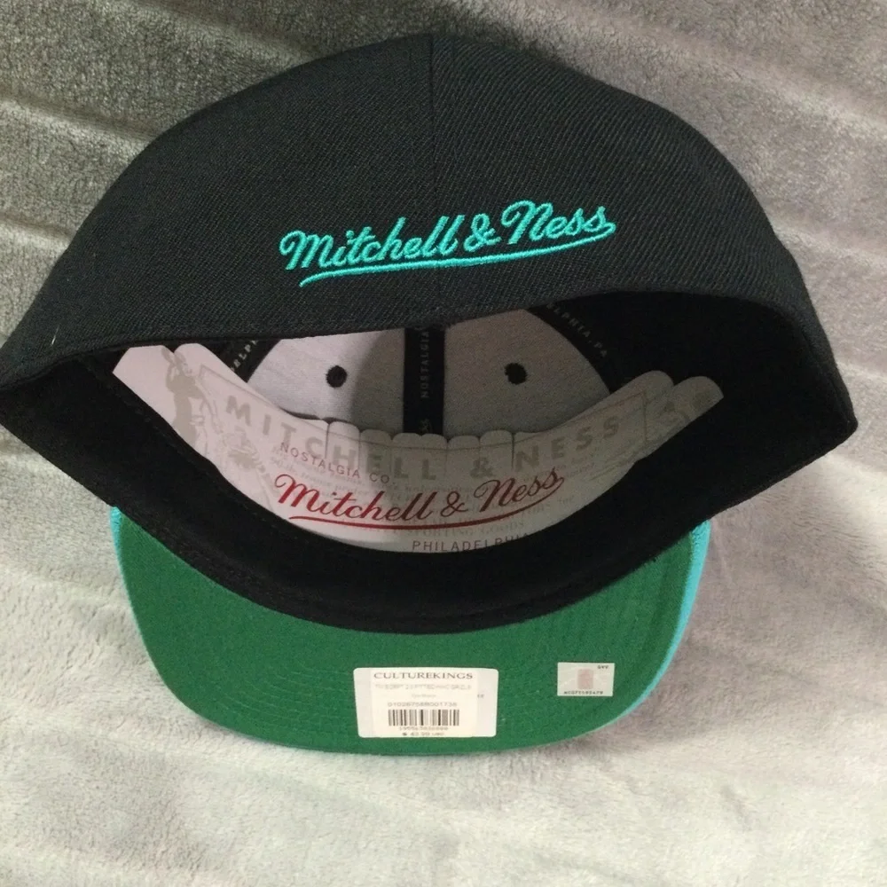 Mitchell & Ness Vancouver Grizzlies Black and Teal Fitted Hat Size 7 3/8 - Picture 4 of 7